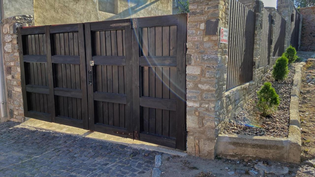 Квартира у Старому місті Кам'янець-Подільский Екстер'єр фото